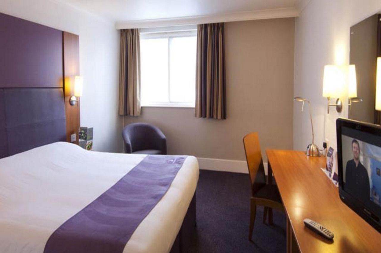 Premier Inn Kettering Exterior photo